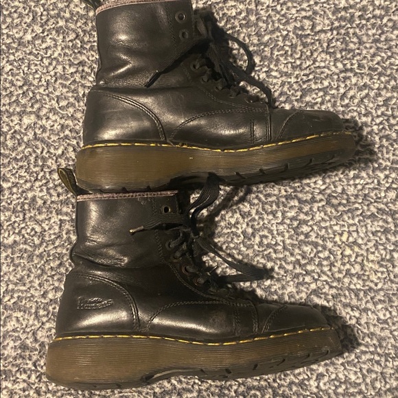 Dr. Martens Men’s Size 7 vintage Black Leather 8” high Boots! - Picture 2 of 10